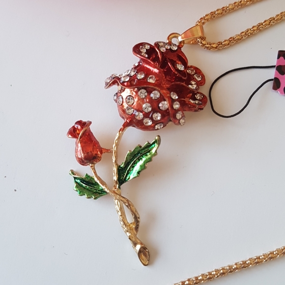Betsey Johnson Style Necklace Crystal Rose Pendant Chain - Picture 3 of 9